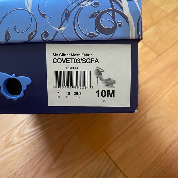 Fabulicious Covet 3 1/2 inch Silver Mesh (floor model) - Picture 2 of 5